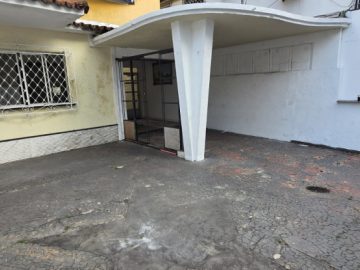 Sobrado 3 quartos, 2 salas garagem para 4 carros Boqueirão