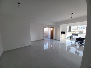Sobreposta alta - 3 quartos 1 suíte, 150M² no Embaré